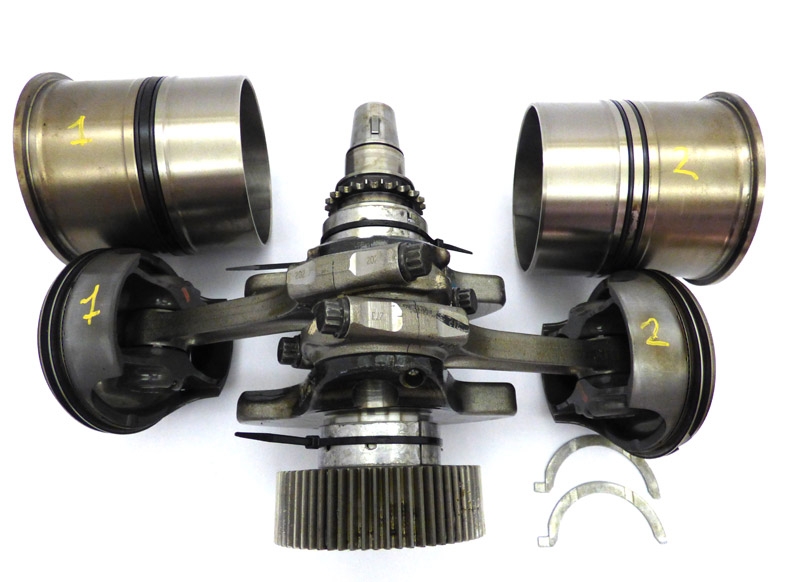 Crank Assembly with Sleeve & Pistons - Only 16 000km Done
